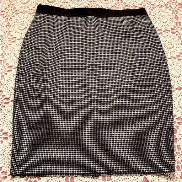 Ann Taylor Pencil Skirt Size 2 - Picture 4 of 8